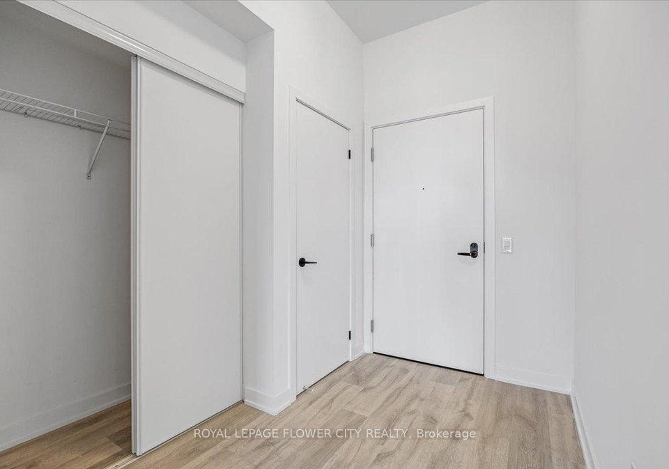 220-missinnihe-way-mississauga-ontario-w12265440
