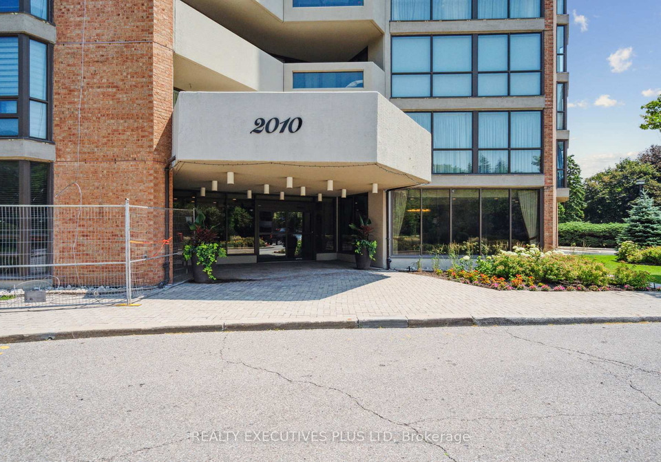 2010-islington-avenue-etobicoke-ontario-w12266556