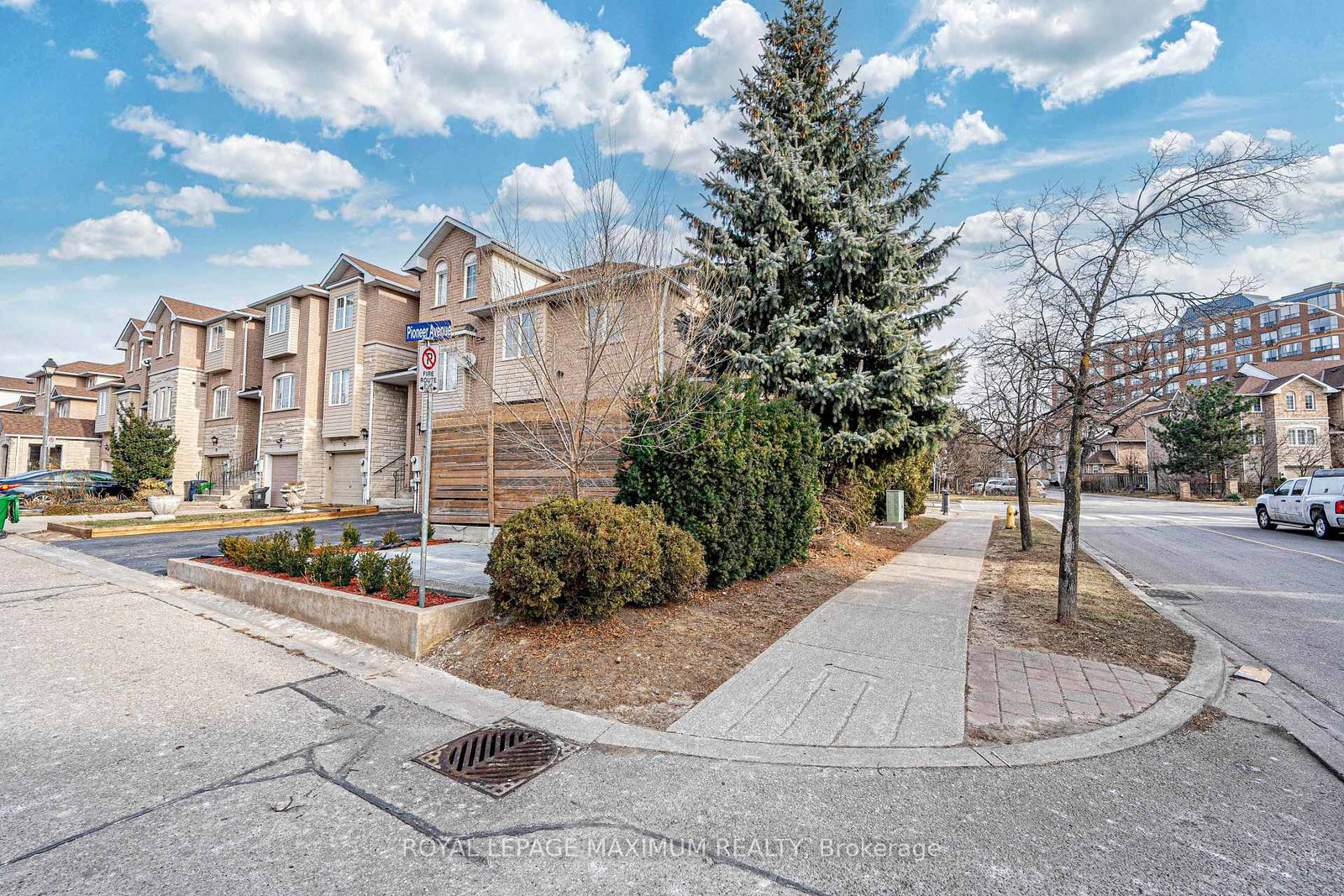21-pioneer-avenue-north-york-ontario-w12268331