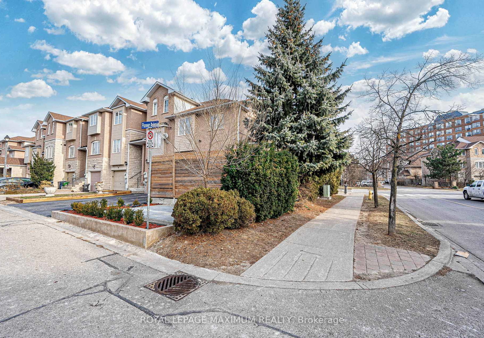 21-pioneer-avenue-north-york-ontario-w12268331