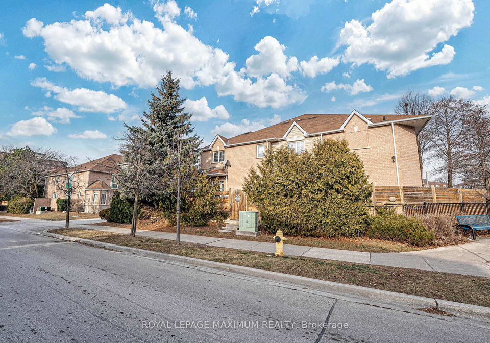 21-pioneer-avenue-north-york-ontario-w12268331