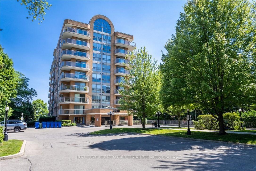 2210-lakeshore-road-burlington-ontario-w12268663
