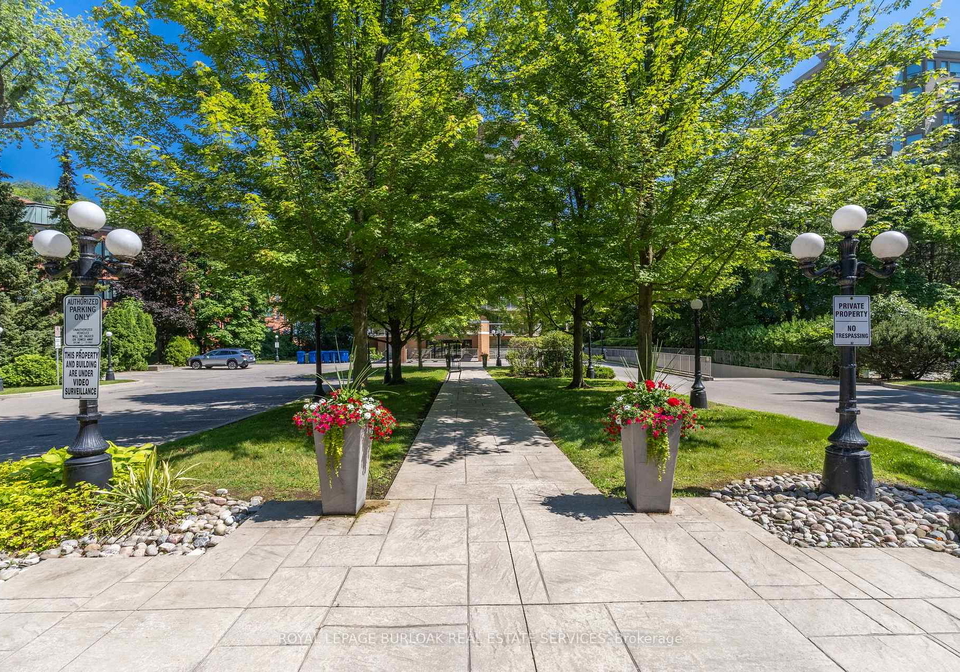 2210-lakeshore-road-burlington-ontario-w12268663