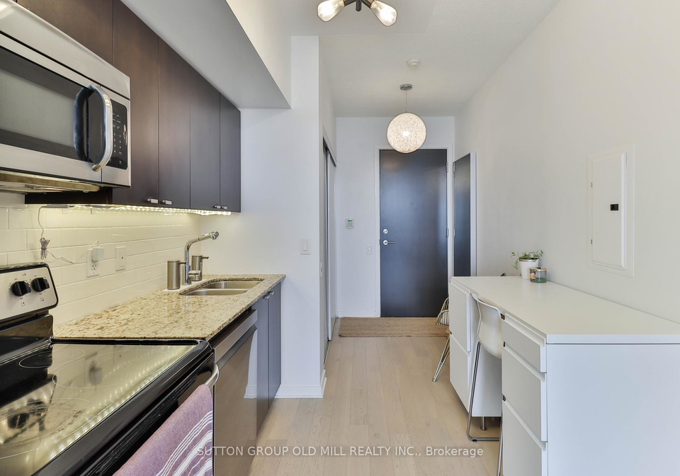 105-the-queensway-toronto-ontario-w12271338