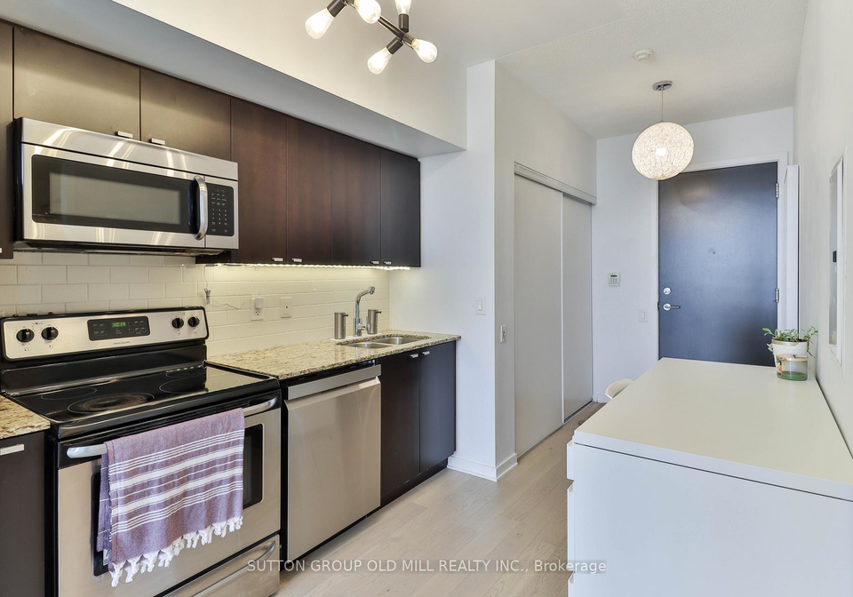 105-the-queensway-toronto-ontario-w12271338