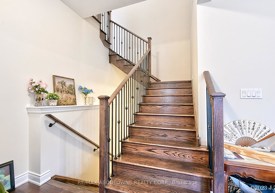 1197-stag-hollow-oakville-ontario-w12273662