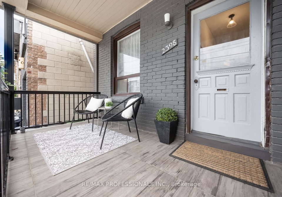 2398-st-clair-avenue-w-toronto-ontario-w12275319