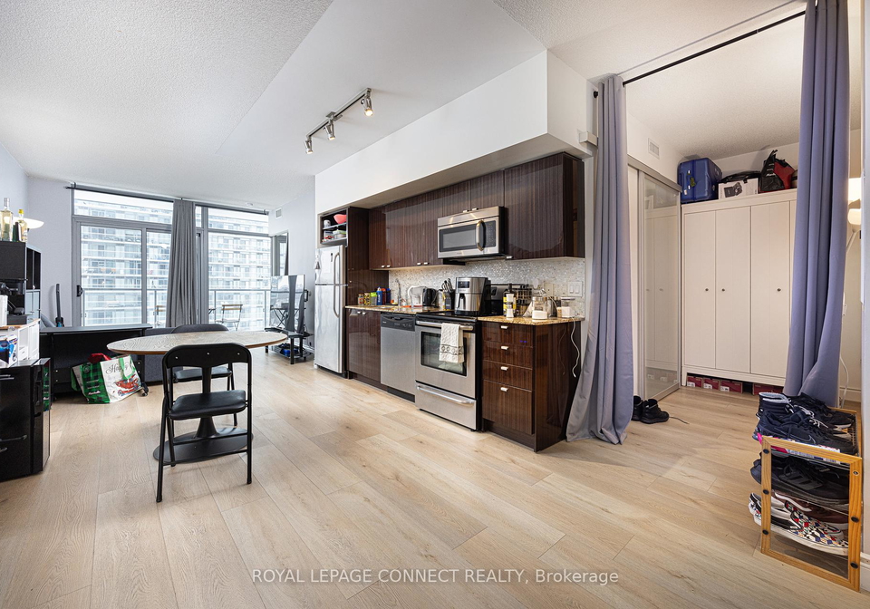 105-the-queensway-na-toronto-ontario-w12276270