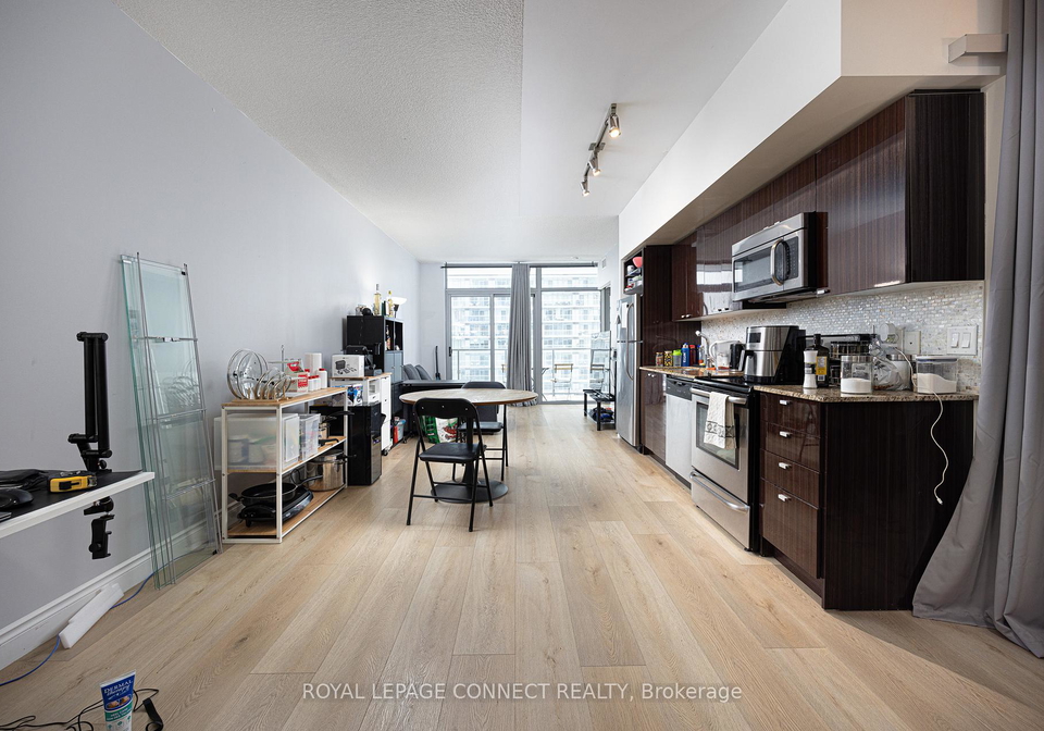 105-the-queensway-na-toronto-ontario-w12276270