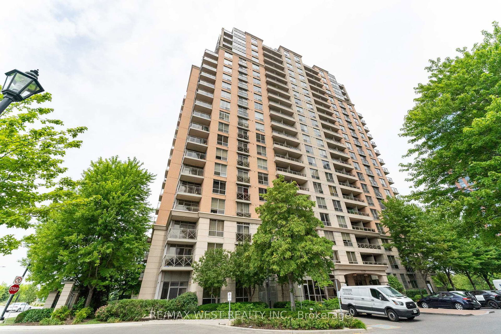 5229-dundas-street-w-w-etobicoke-ontario-w12276618