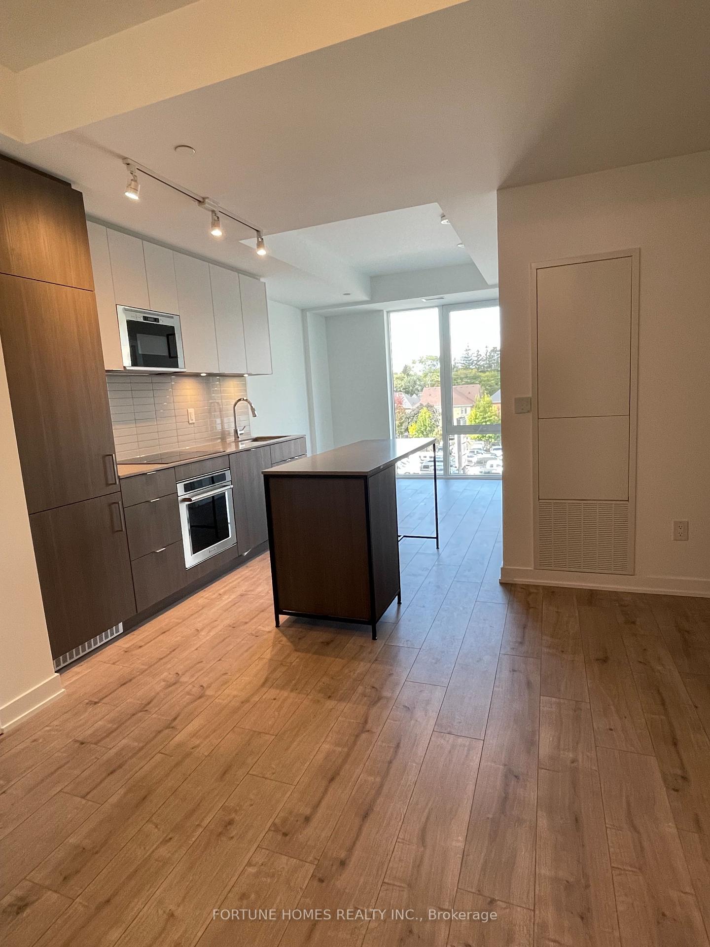 215-lakeshore-road-w-w-mississauga-ontario-w12277840