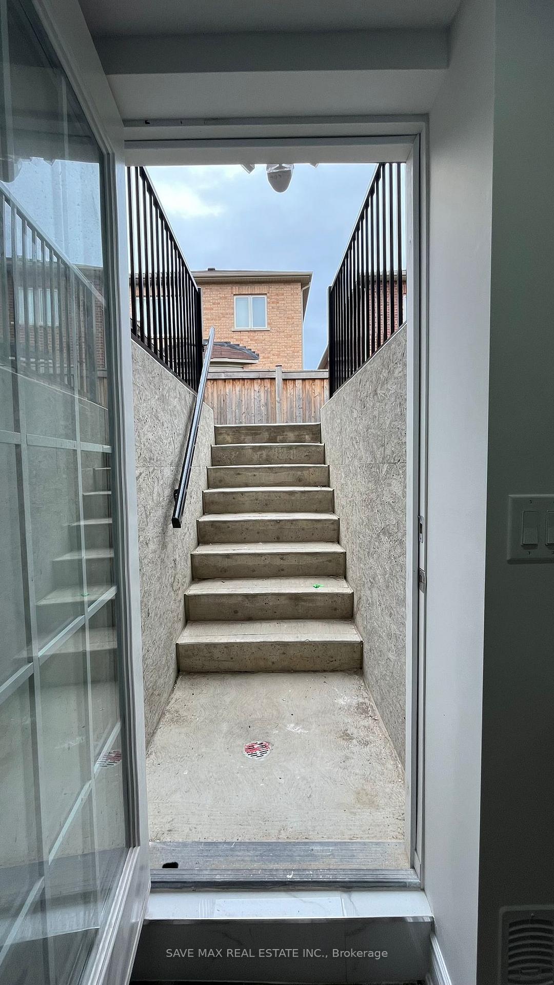6-humberstone-crescent-brampton-ontario-w12279308