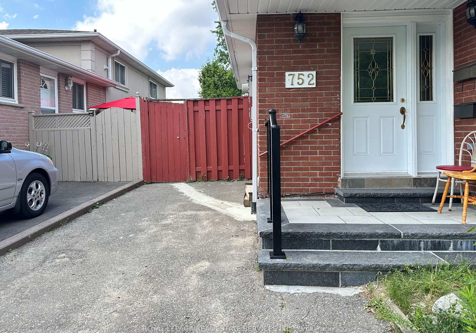 752-eaglemount-crescent-mississauga-ontario-w12280000