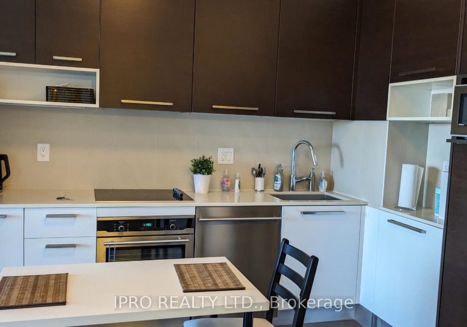 36-park-lawn-road-etobicoke-ontario-w12280972