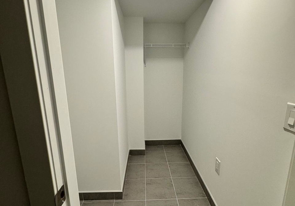 1115-douglas-mccurdy-comm-road-n-n-mississauga-ontario-w12281259