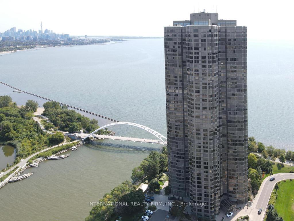 1-palace-pier-court-etobicoke-ontario-w12282005