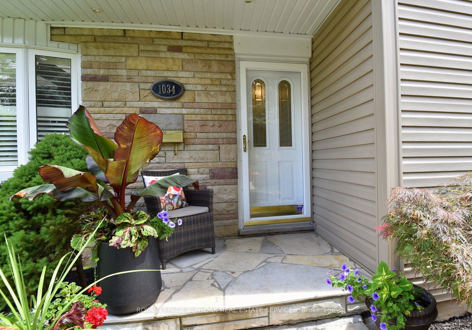 1034-cedar-avenue-burlington-ontario-w12282370