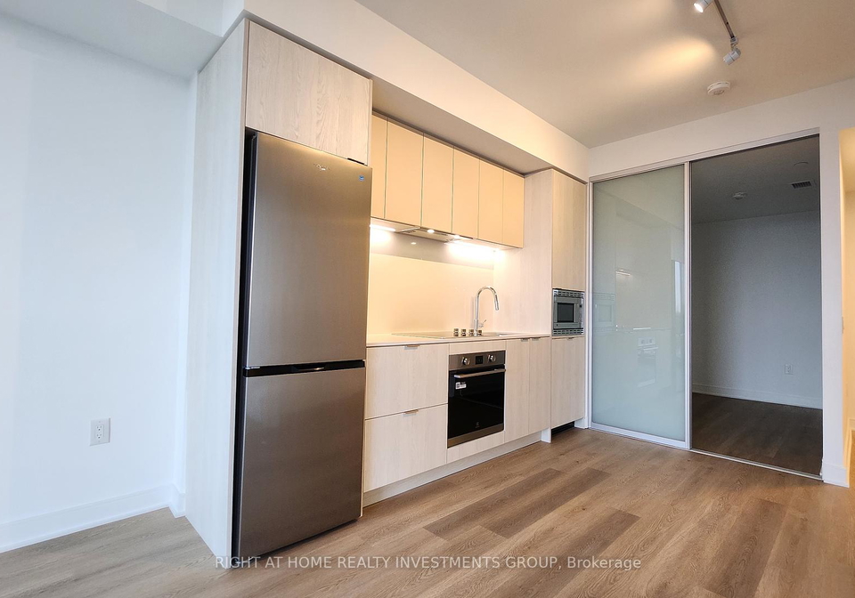 86-dundas-street-e-e-mississauga-ontario-w12283885