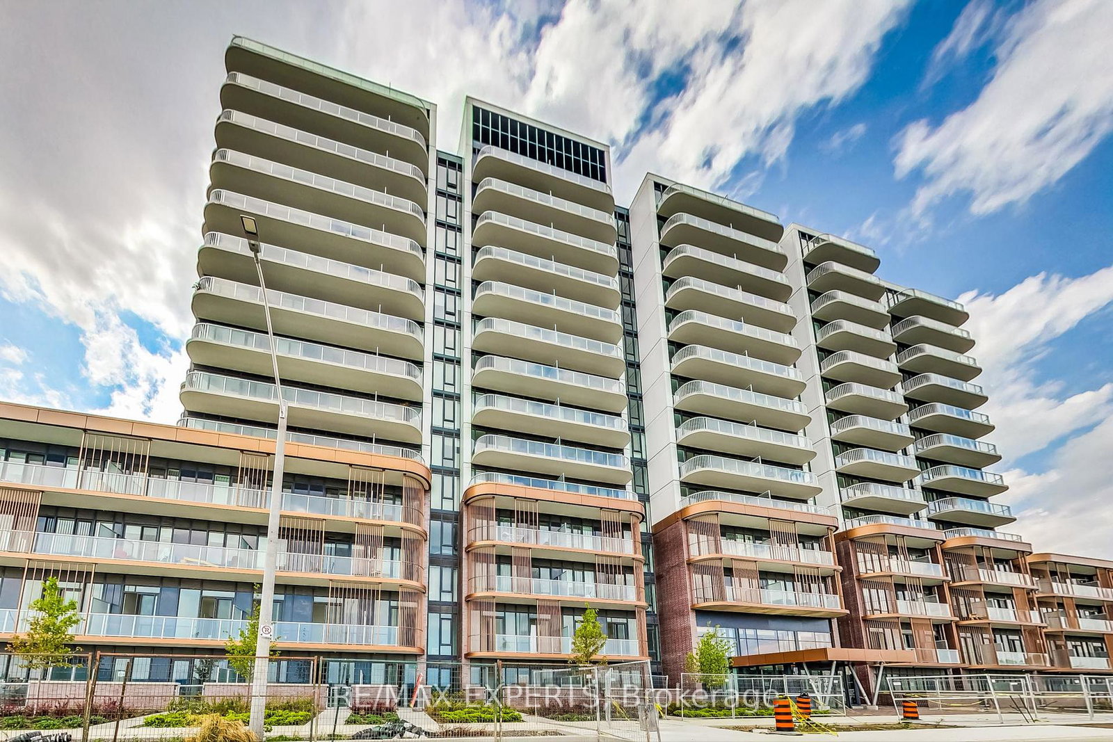 220-missinihe-way-mississauga-ontario-w12284055