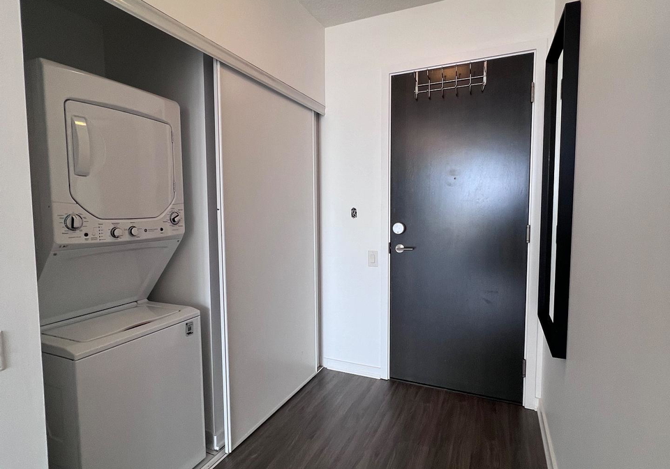 105-the-queensway-na-toronto-ontario-w12284795