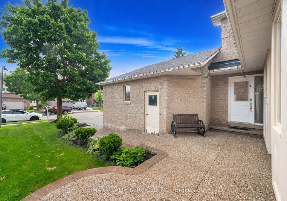 16-vivians-crescent-brampton-ontario-w12284911