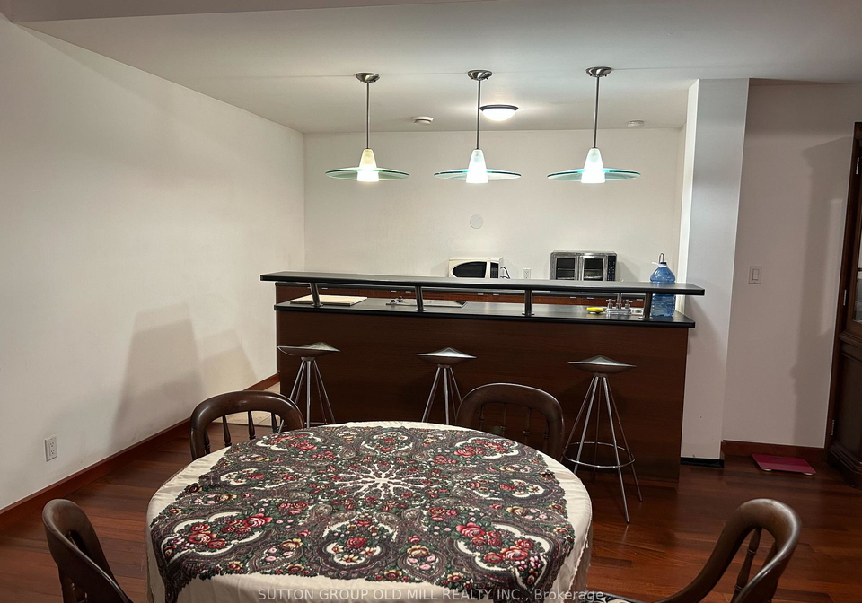 21-hilldowntree-road-etobicoke-ontario-w12285957