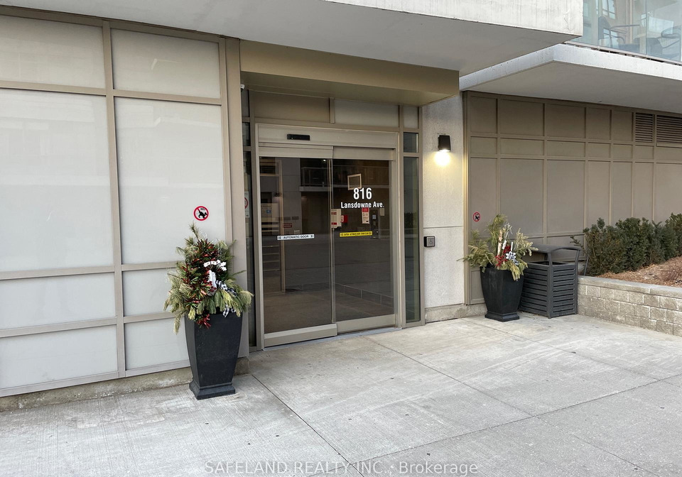 816-lansdowne-avenue-toronto-ontario-w12286337