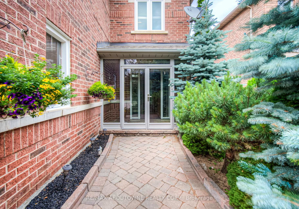 2229-glenfield-road-oakville-ontario-w12288287