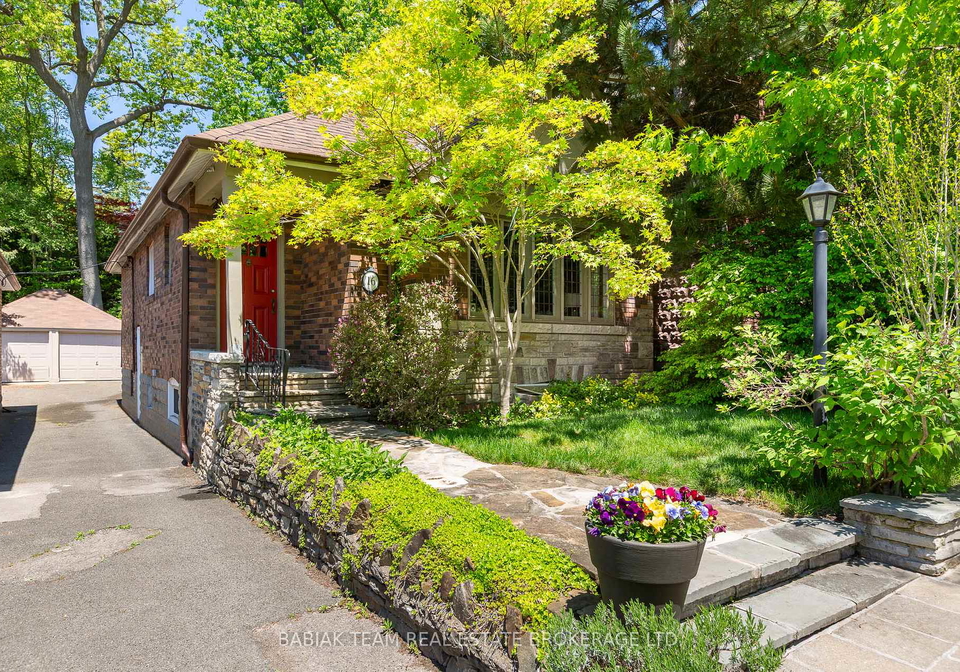 16-halford-avenue-toronto-ontario-w12288958