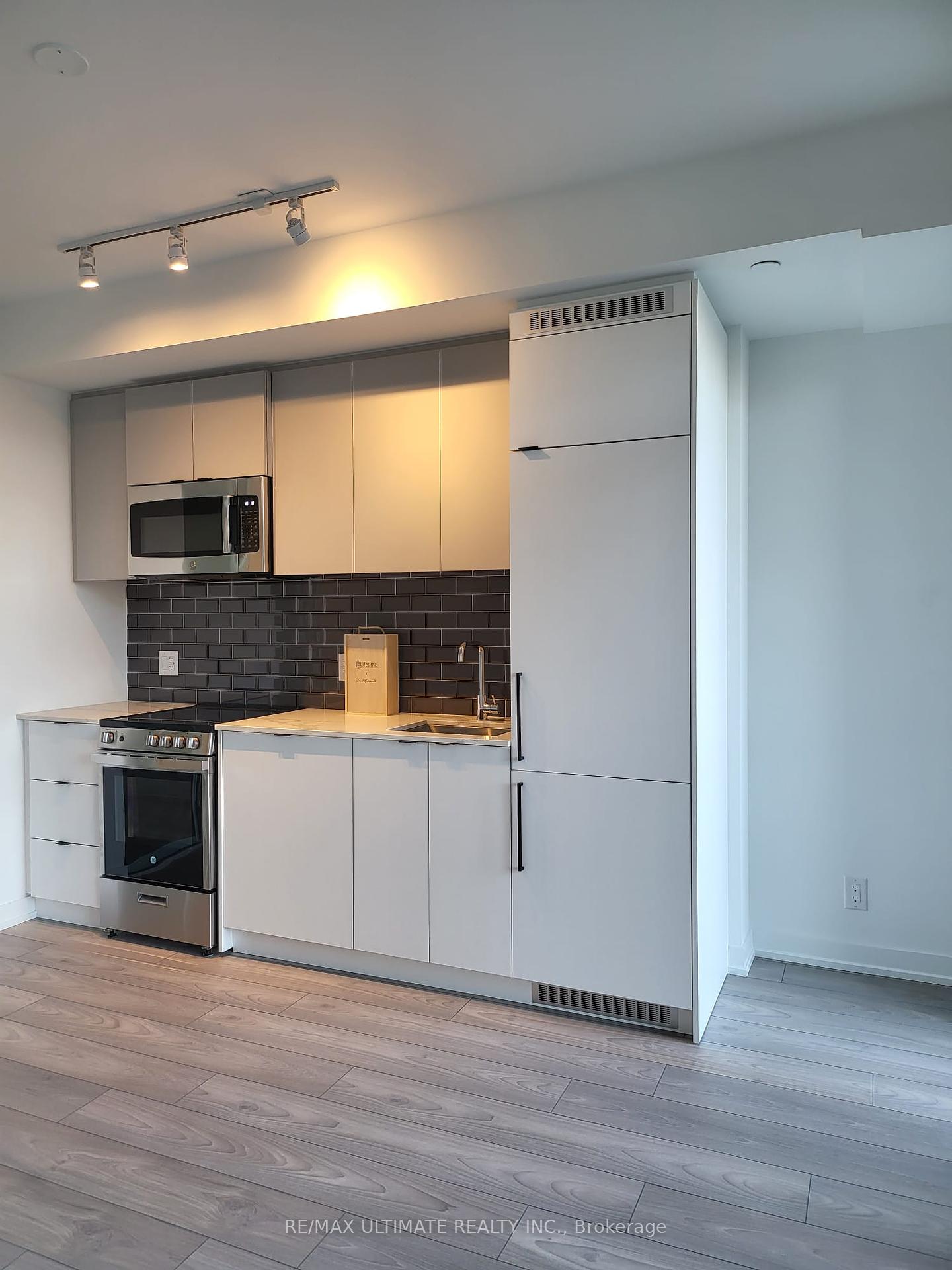 285-dufferin-street-toronto-ontario-w12289518