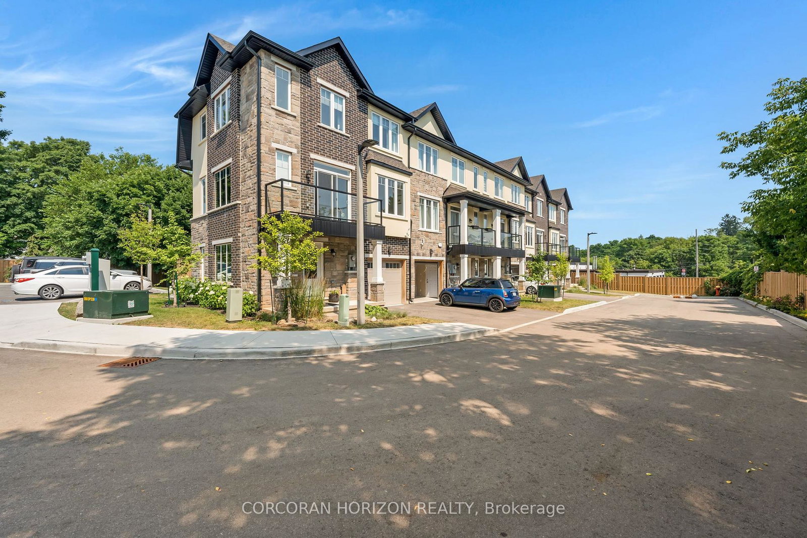 7-lynx-path-halton-hills-ontario-w12289717