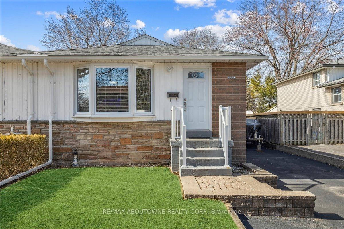 1238-napier-crescent-oakville-ontario-w12290615