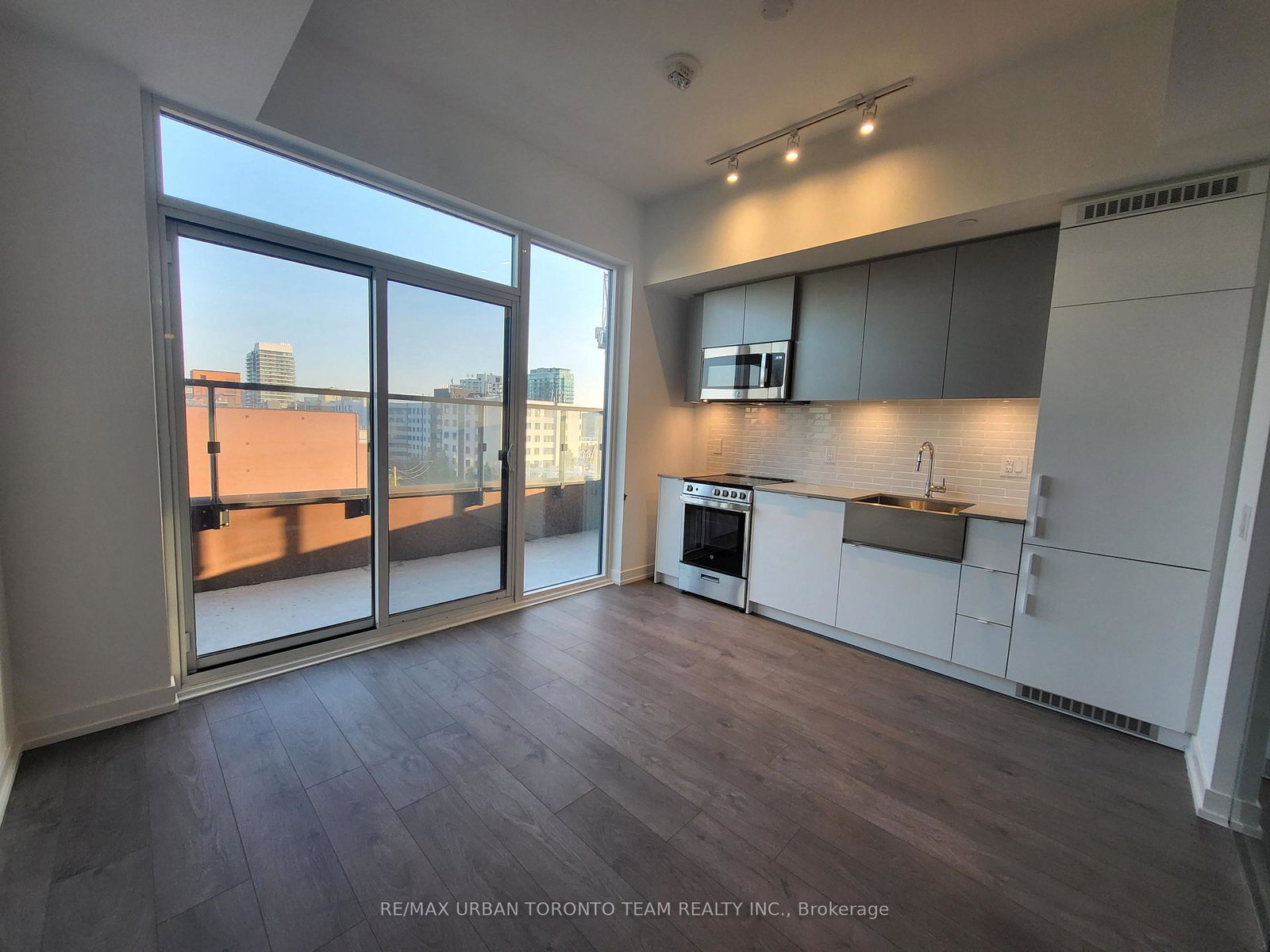 270-dufferin-street-toronto-ontario-w12291137