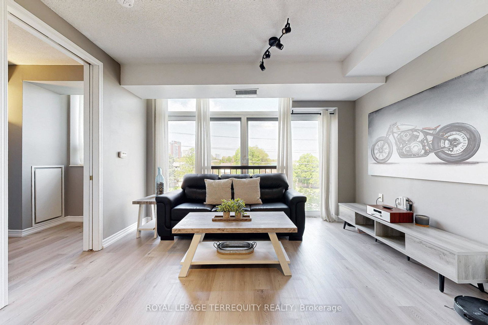200-burnhamthorpe-road-e-e-mississauga-ontario-w12292108