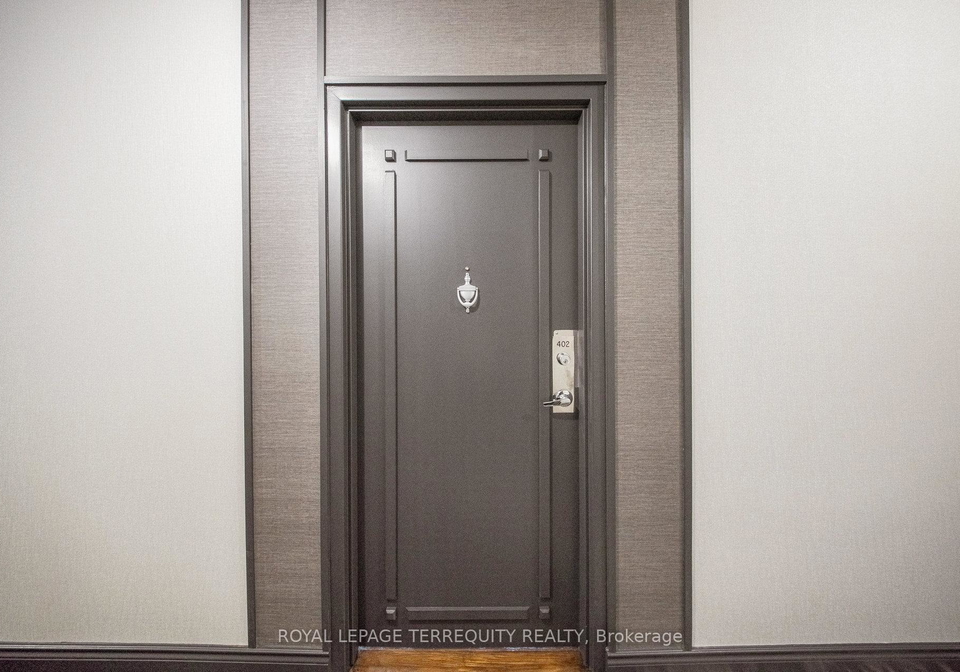 200-burnhamthorpe-road-e-e-mississauga-ontario-w12292108