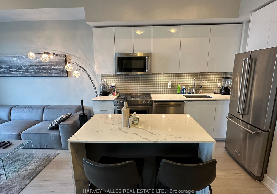 30-shore-breeze-drive-etobicoke-ontario-w12292347