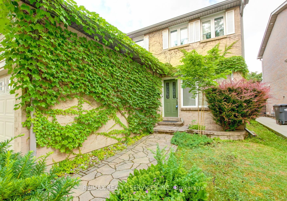 4-steven-court-brampton-ontario-w12293088