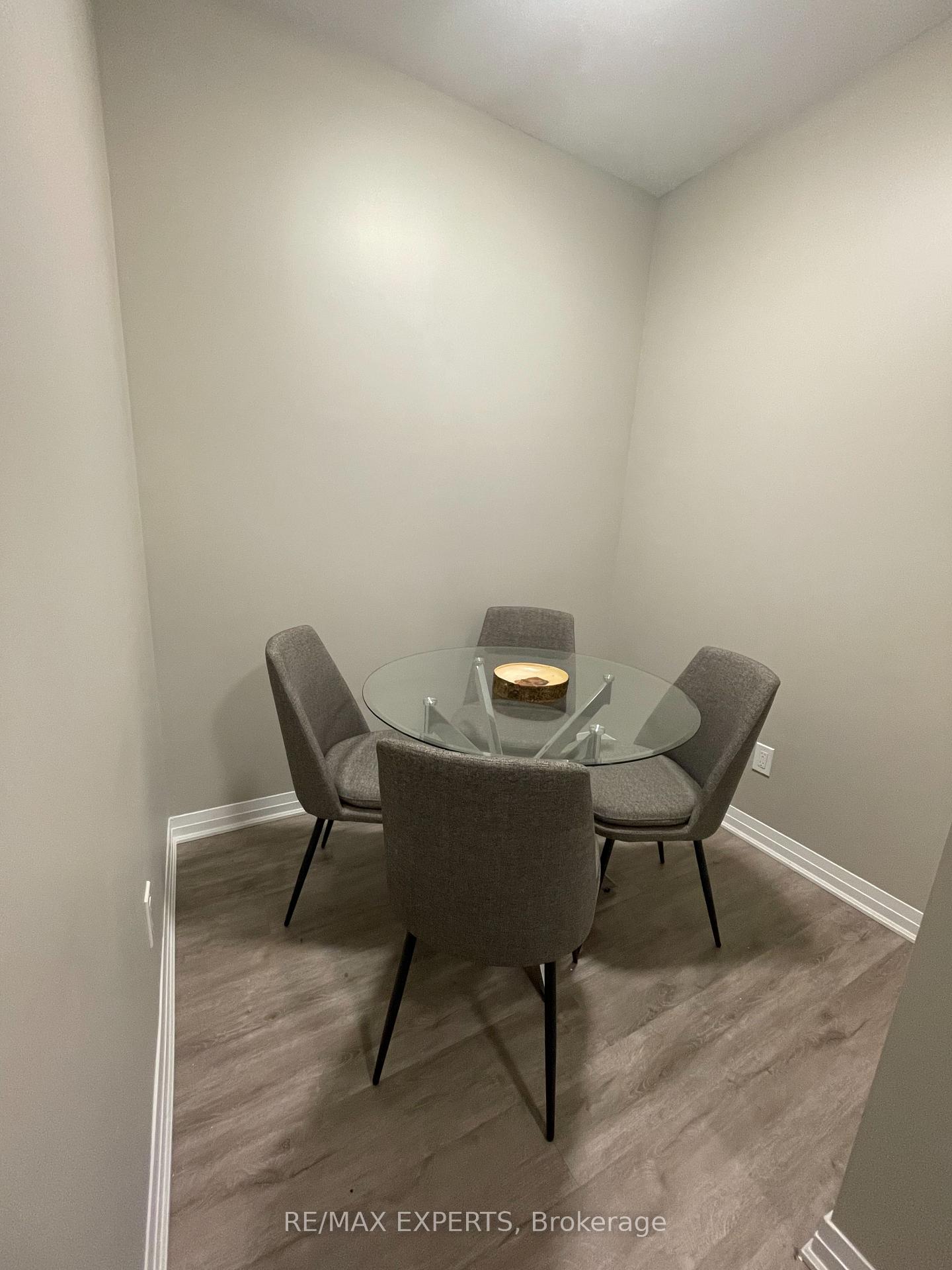 95-dundas-street-w-w-oakville-ontario-w12293233