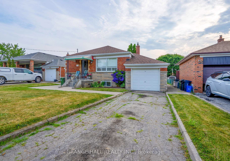 8-blaydon-avenue-york-ontario-w12295143