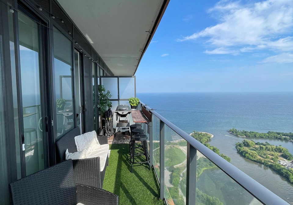 30-shore-breeze-drive-etobicoke-ontario-w12297615