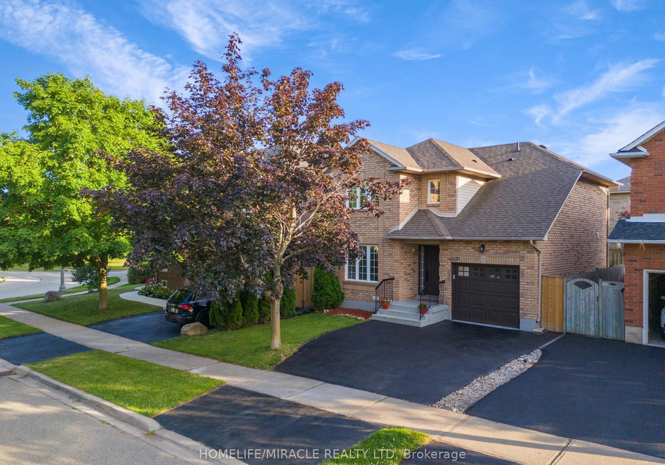 2120-shorncliffe-boulevard-oakville-ontario-w12297874