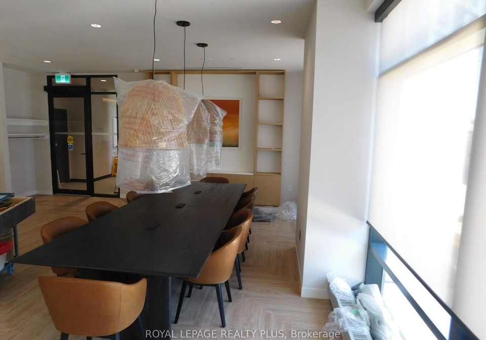 2495-eglinton-avenue-w-w-mississauga-ontario-w12298055