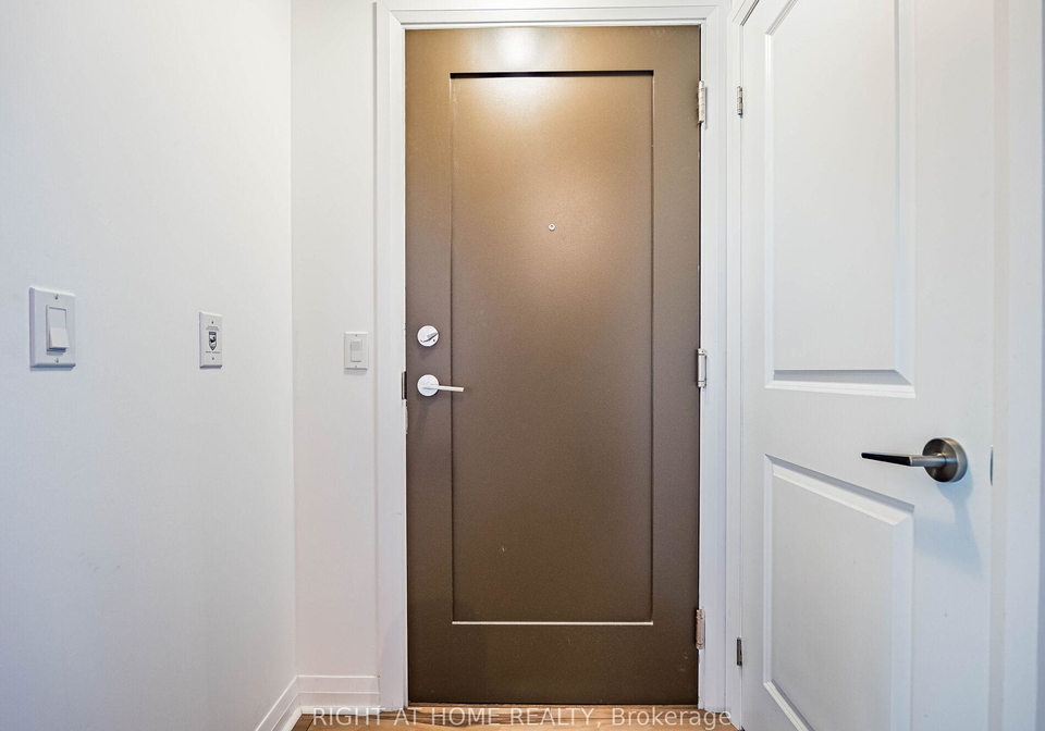 55-eglinton-avenue-w-w-mississauga-ontario-w12299214