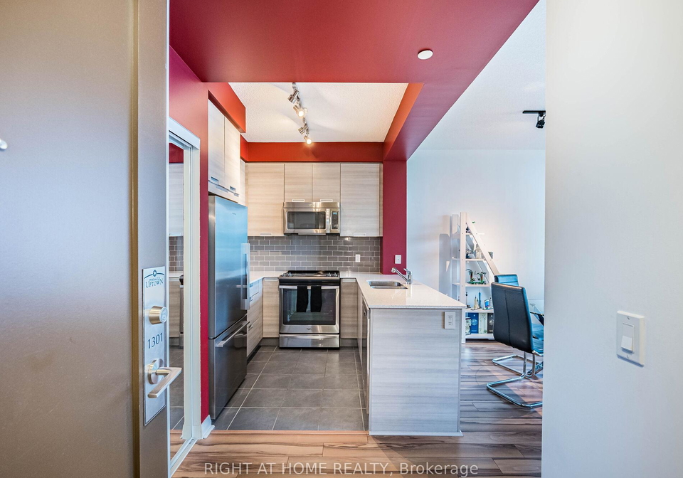 55-eglinton-avenue-w-w-mississauga-ontario-w12299214