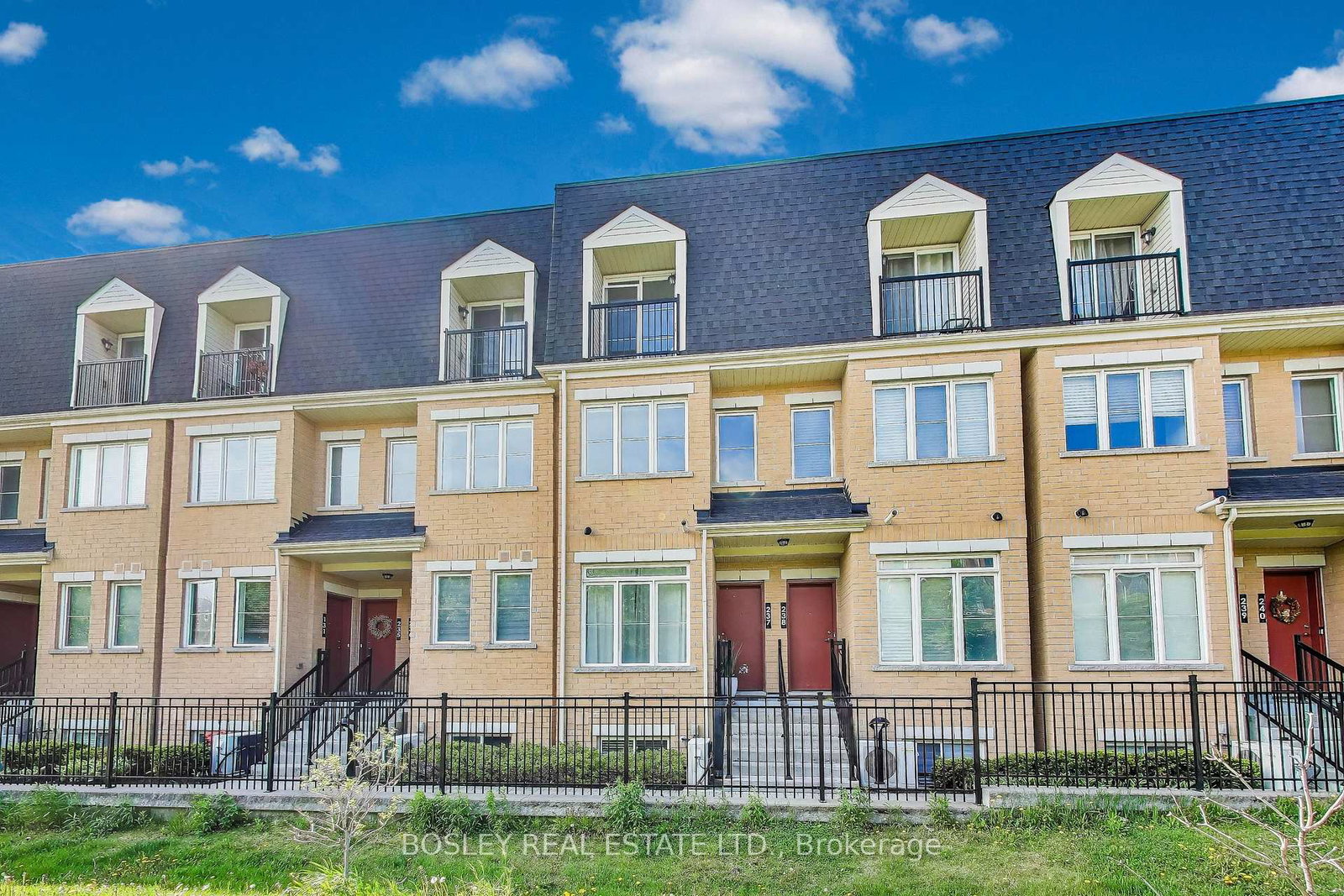 390-hopewell-avenue-north-york-ontario-w12299577