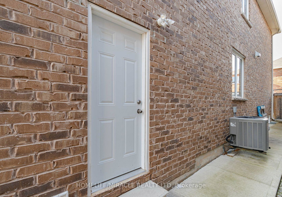 46-swanton-road-brampton-ontario-w12301108