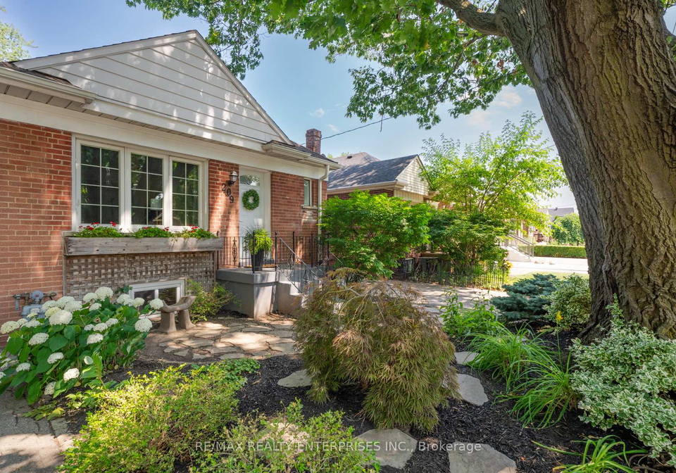 209-hallmark-avenue-etobicoke-ontario-w12301342