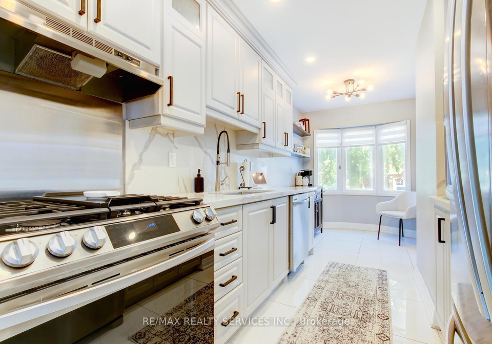 2-lawnview-court-brampton-ontario-w12301573
