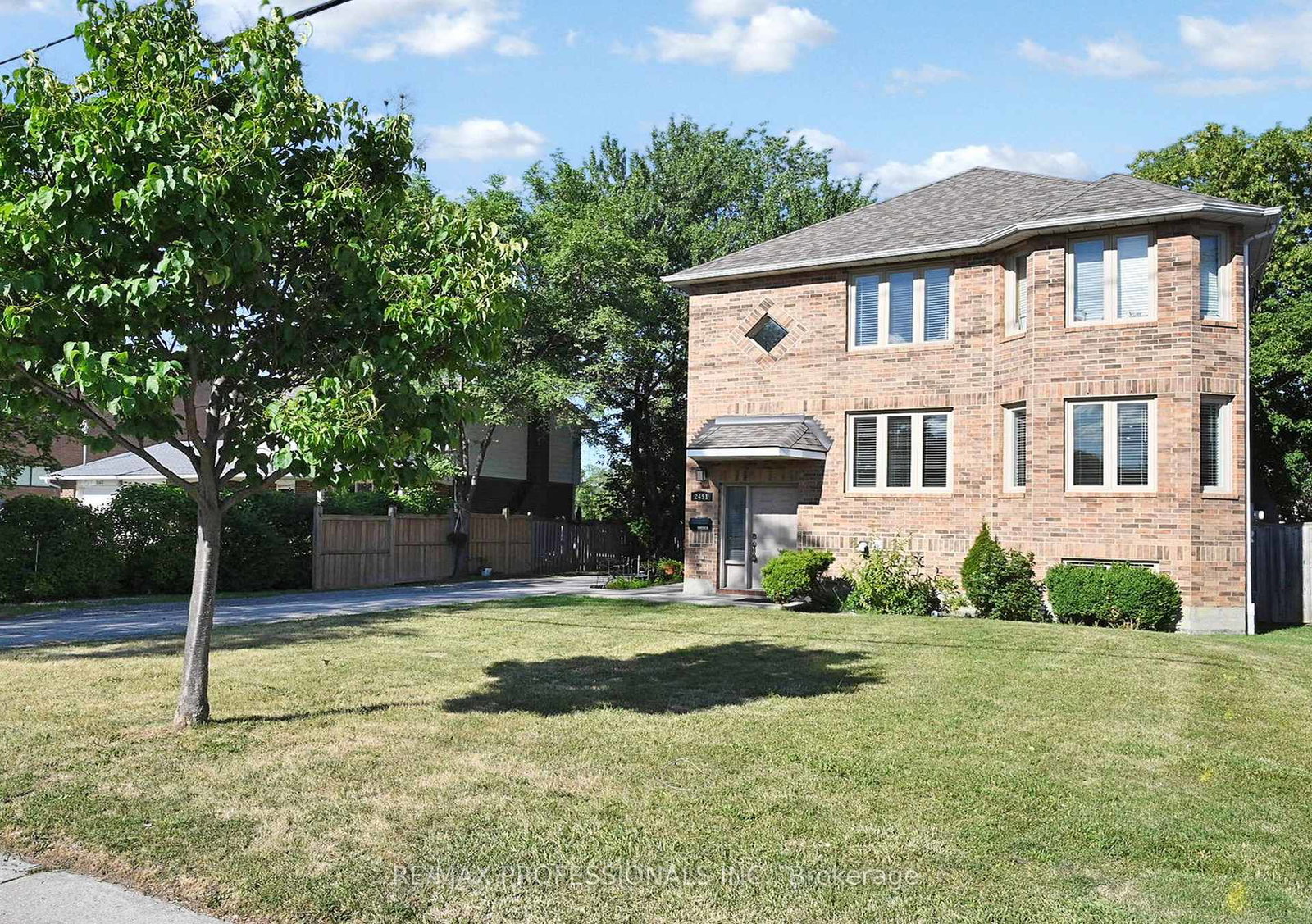 2451-islington-avenue-etobicoke-ontario-w12301999