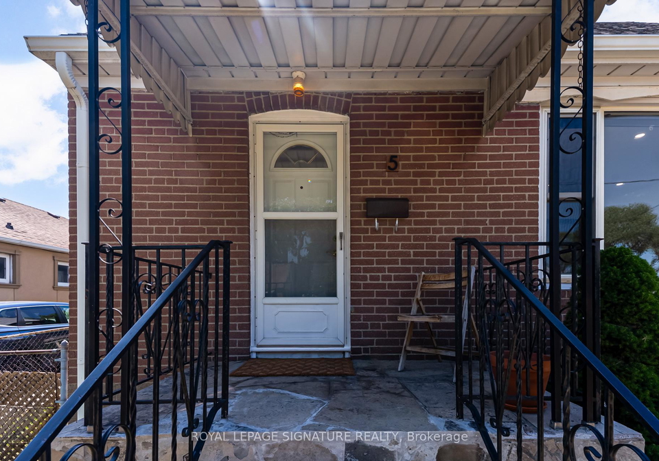 5-densmore-avenue-etobicoke-ontario-w12302125